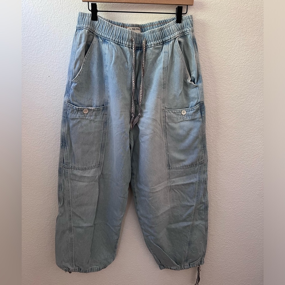 We The Free Bright Eyed Low Slung Pull on Jeans EUC Size Medium